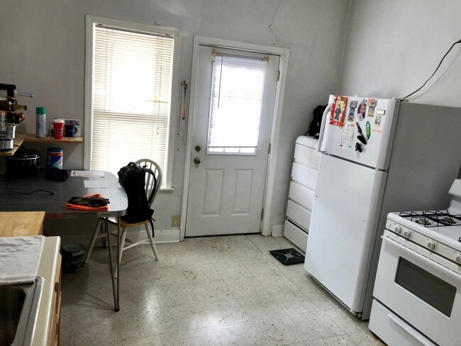 Foto del edificio - 2549 N Marshfield Ave