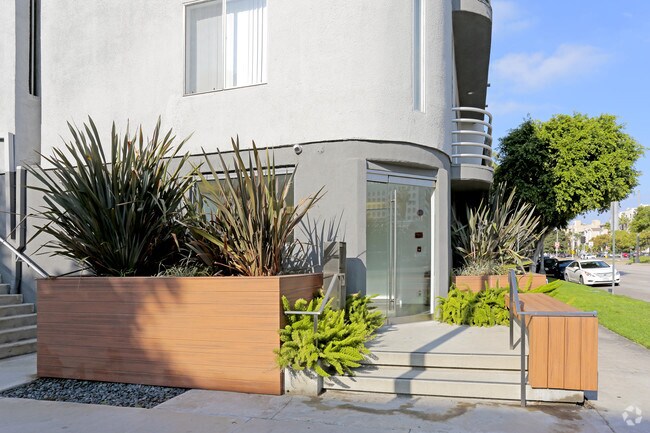 Foto del edificio - 8600 Burton Way