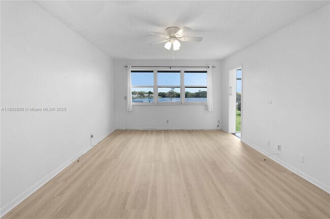 Foto del edificio - 2223 Park Ln