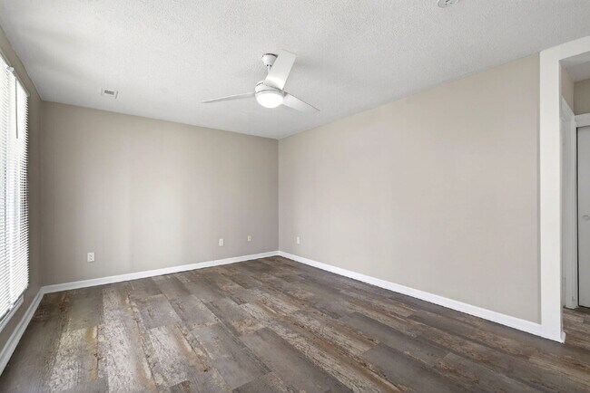 Foto del edificio - 2831 Hyannis Dr