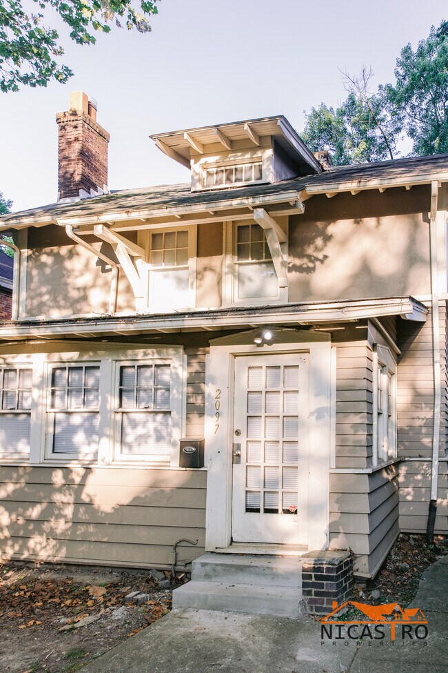 Foto del edificio - 2097 Summit St