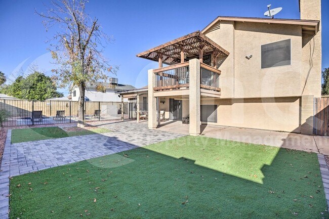 Building Photo - 8821 W Cavalier Dr