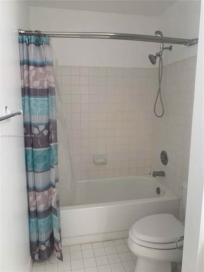 Foto del edificio - 751 NE 199th St