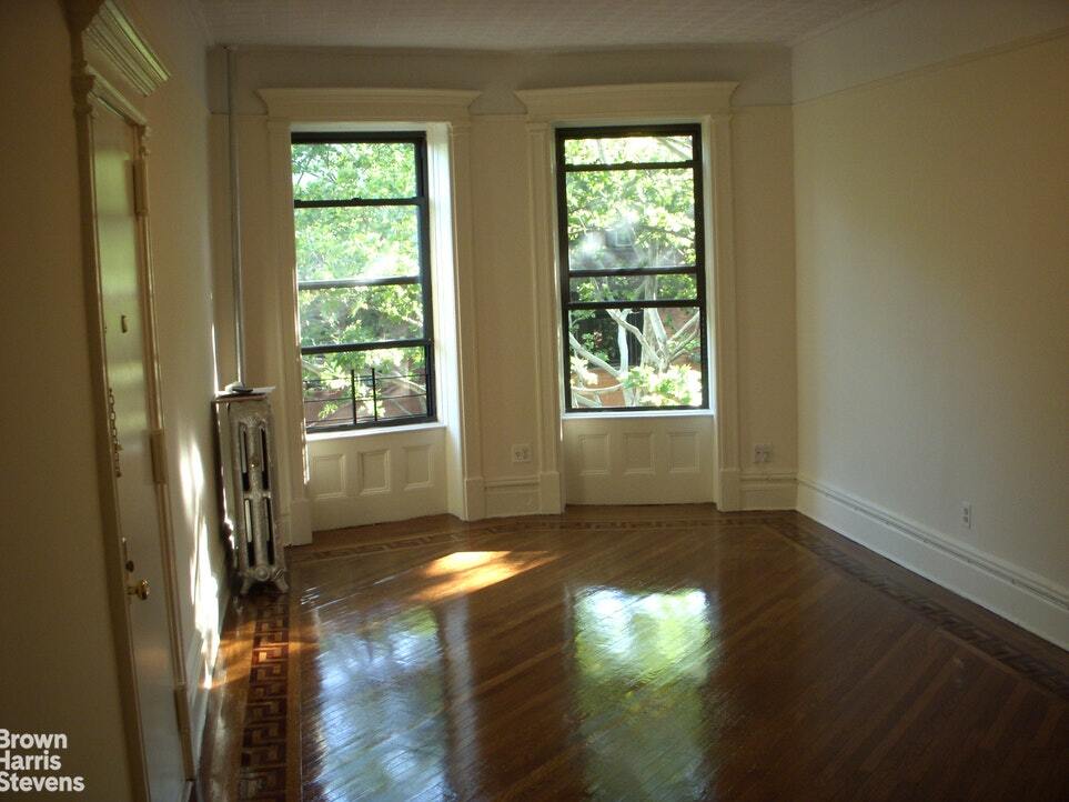 Primary Photo - Large Center Slope 2 BR + Den