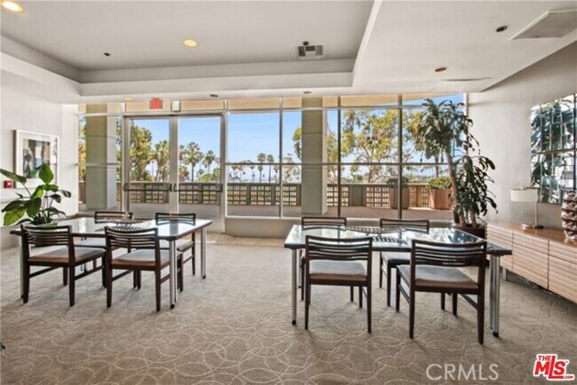 Foto del edificio - 700 E Ocean Blvd