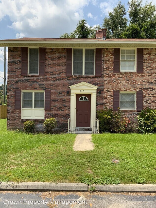 Primary Photo - 2 br, 1.5 bath House - 315 Oak Drive