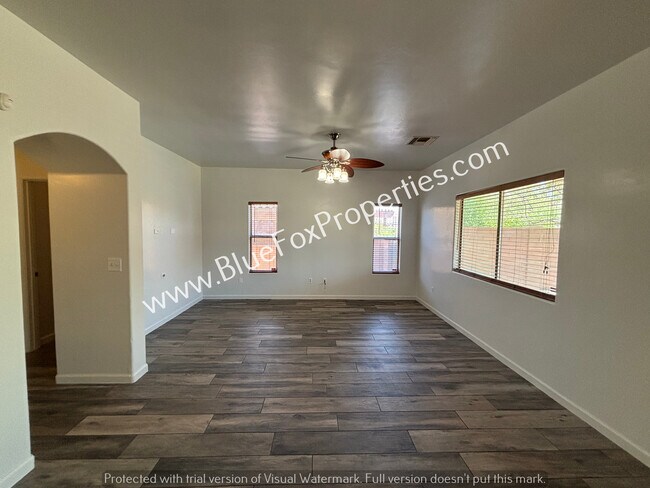 Foto del edificio - 8918 N Misty Brook Dr