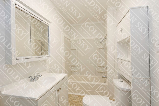 Building Photo - 628 W Memorial Dr