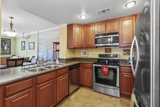 Building Photo - 809 Auzerais Ave