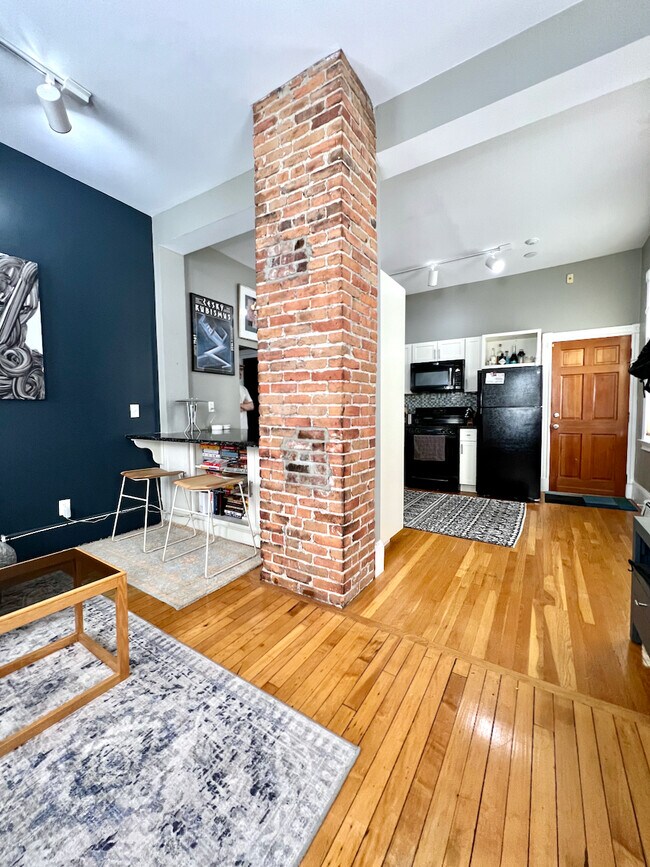 Building Photo - 392 Norfolk St