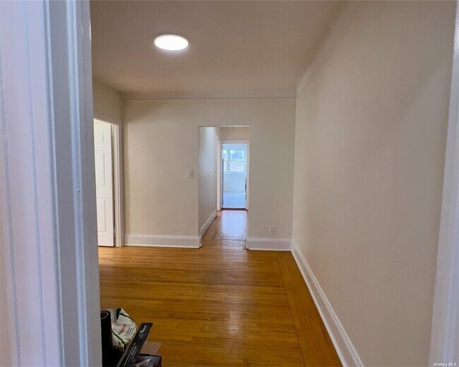 Building Photo - 115-04 Van Wyck Expy