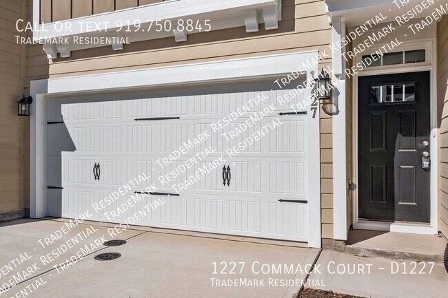 Foto del edificio - 1227 Commack Dr
