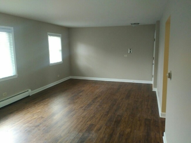 Living Room - 956 Shermer Rd