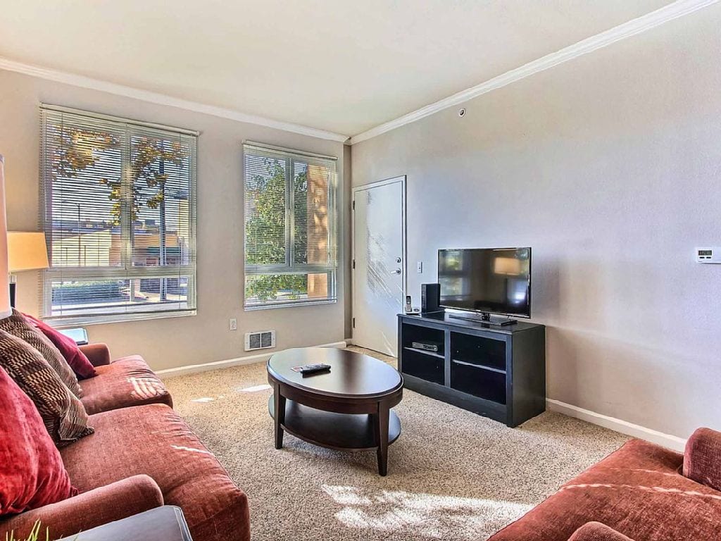 Primary Photo - 295 E Evelyn Ave