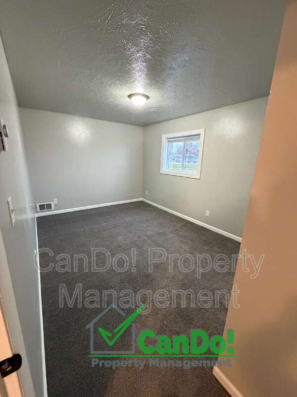 Foto del edificio - 225 Carol Dr