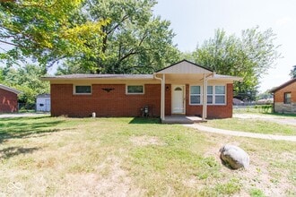 Building Photo - 432 Woodview Dr