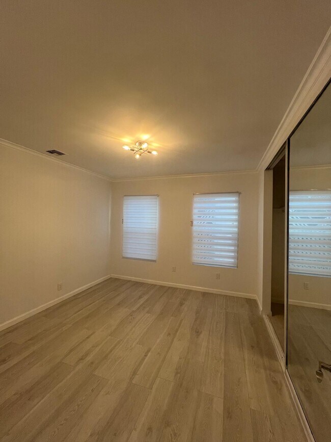 Foto del edificio - 914 S Holt Ave