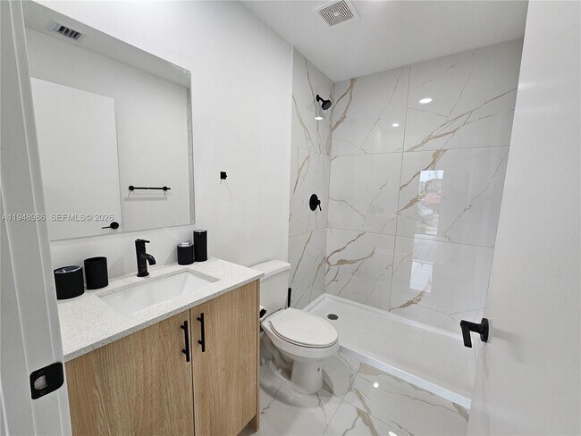 Foto del edificio - 215 NW 13th Pl