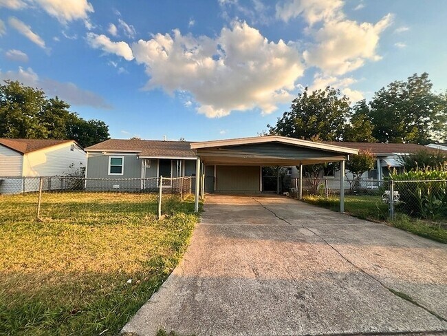 Foto del edificio - 1806 NW Ozmun Ave