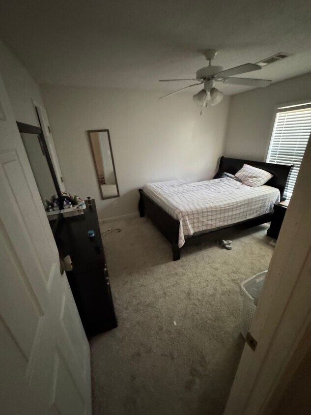 Building Photo - Updated Auburn Duplex