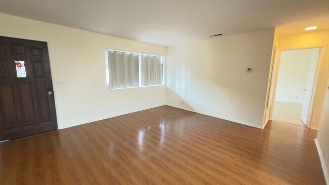 Foto del edificio - 539 N Alameda Ave