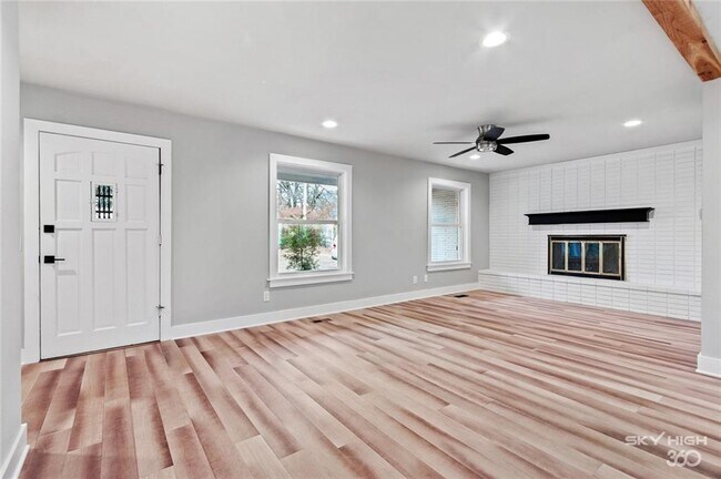 Foto del edificio - 140 W Poplar St