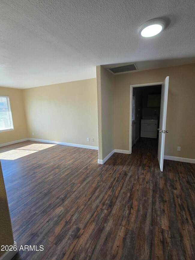 Foto del edificio - 9002 W Roma Ave