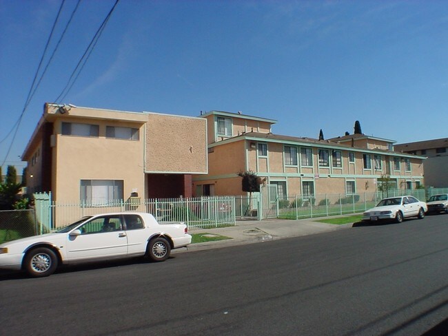 Primary Photo - 12906 Doty Ave