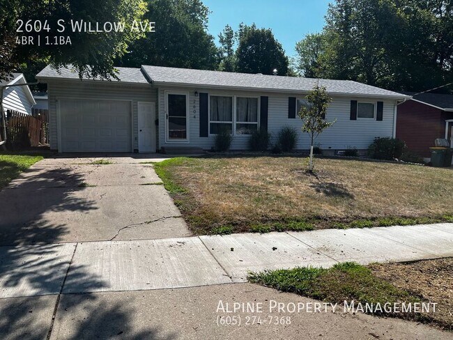 Foto del edificio - 4 Bed/1.5 Bath Ranch with Fenced in Yard!