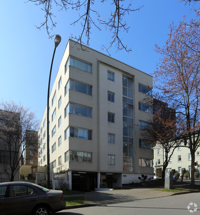 Primary Photo - 1080 Barclay St