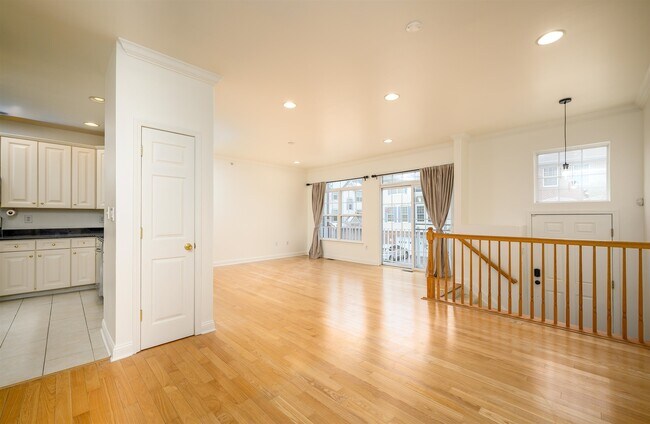 Building Photo - 22 Swan Ct