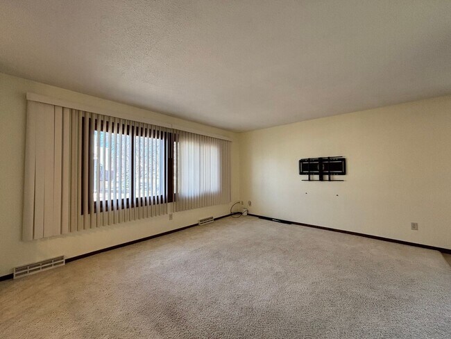 Foto del edificio - 4285 Evergreen Dr