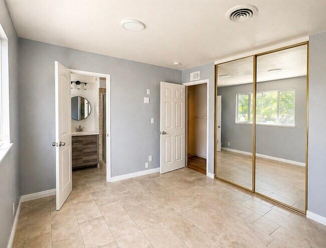 Foto del edificio - 43826 Adler Ave