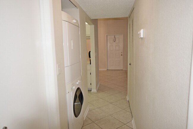 Foto del edificio - Spacious 2BR/2BA  Condo in Gated Community...