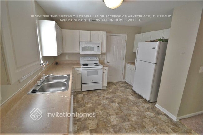 Foto del edificio - 9915 Travis Floyd Ln