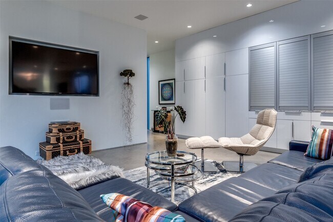 Foto del edificio - 2300 N Carroll Ave