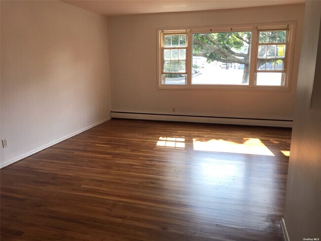 81 Gibson Blvd Unit 1 Valley Stream Ny 11581 Apartment For Rent In Valley Stream Ny Apartments Com