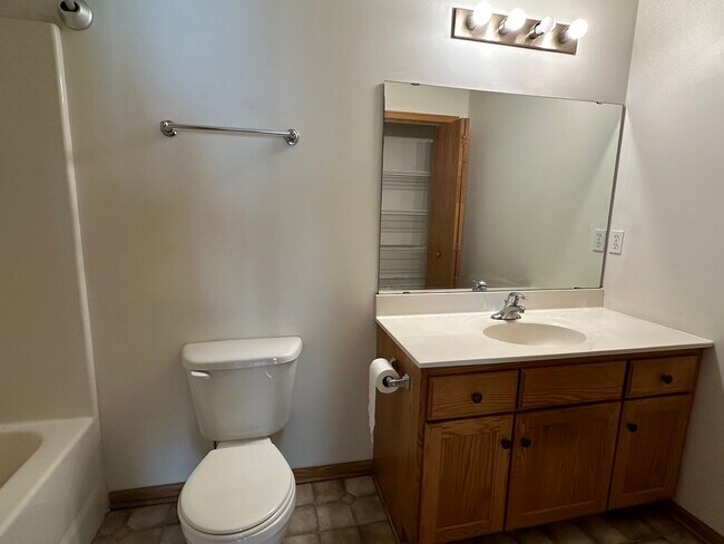 Building Photo - 6287 Fairway Dr NW