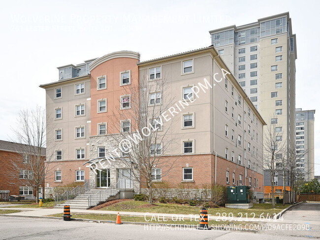 Photo du bâtiment - 5 Student condo in the middle of Waterloo'...