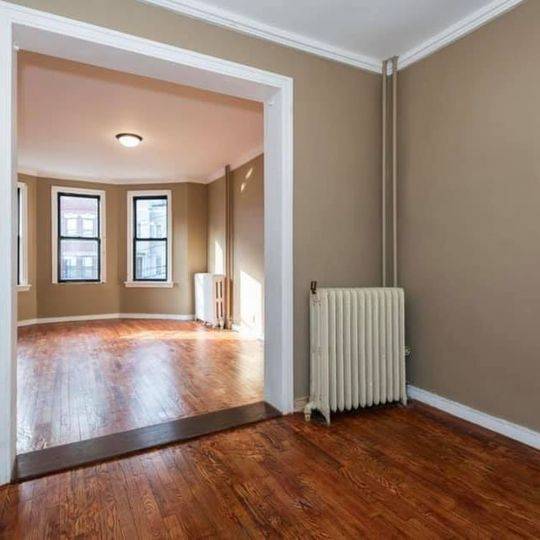 Building Photo - 210 Sunnyside Ave