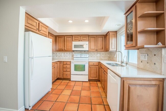 Building Photo - Beautiful 2 Bedroom Unit in Mariner's Cove