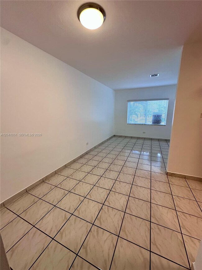 Foto del edificio - 3743 SW 28th St