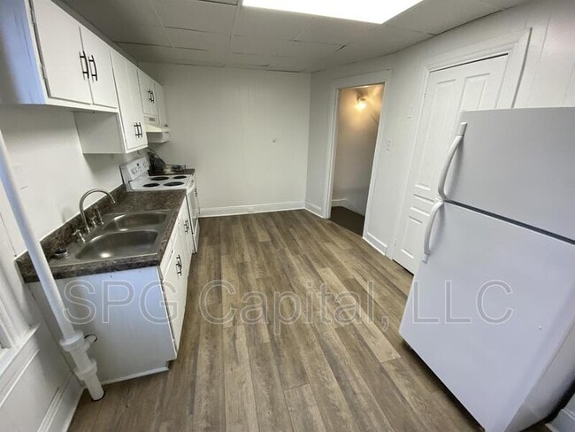 Building Photo - 233 W Jackson St