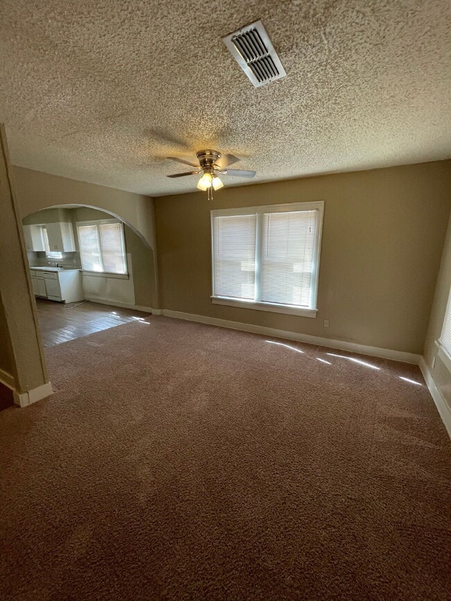 Building Photo - Beautiful House Located Minutes from Tech ...