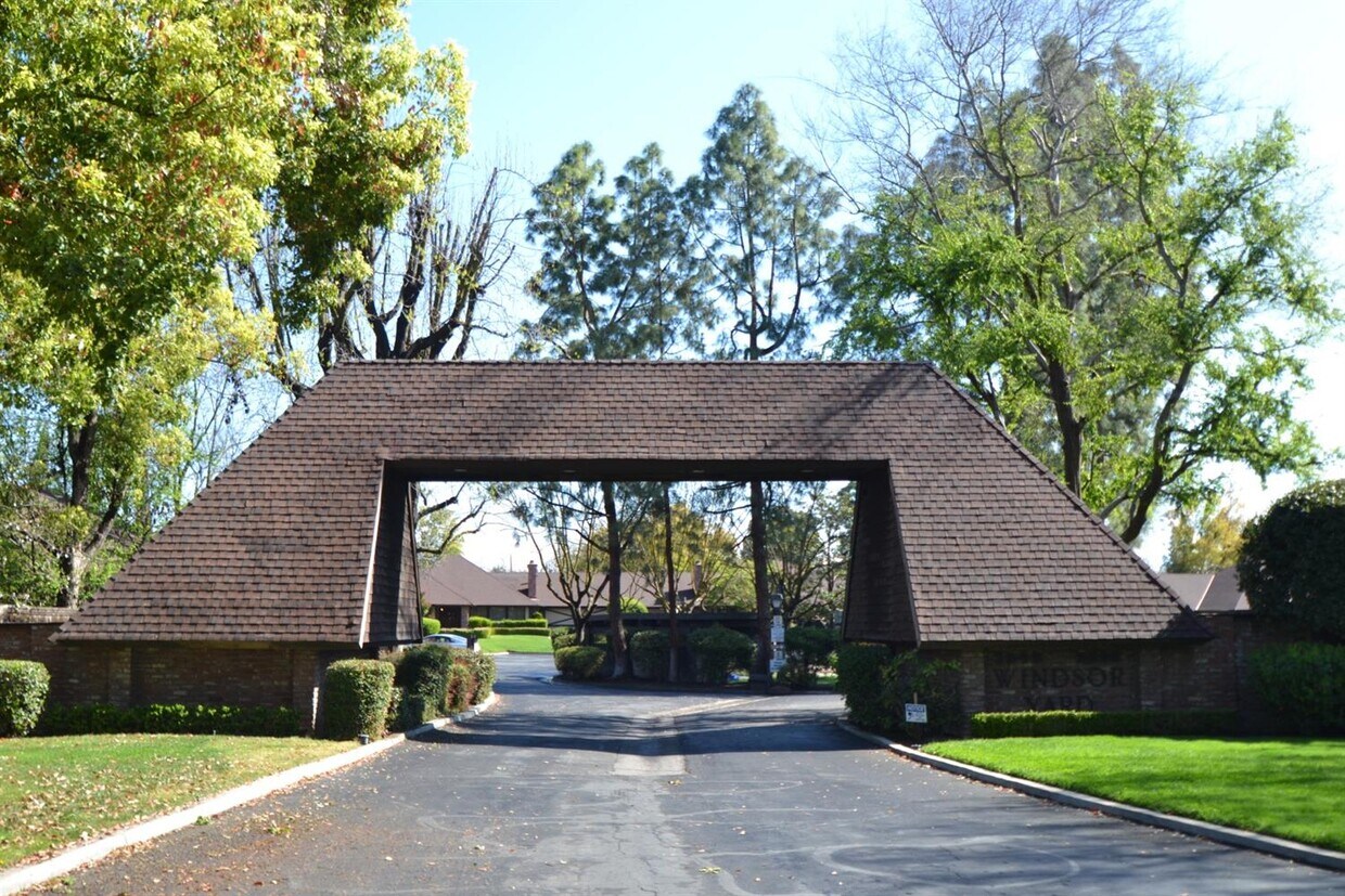 Primary Photo - 5084 N Forkner Ave