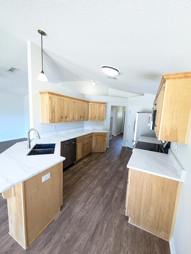 Building Photo - 2001 Presidio St