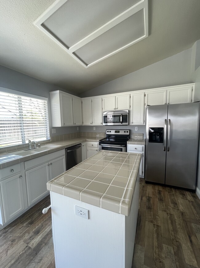 Building Photo - 4320 San Martin Dr