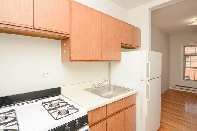 Foto del edificio - 627.5 W Barry Ave