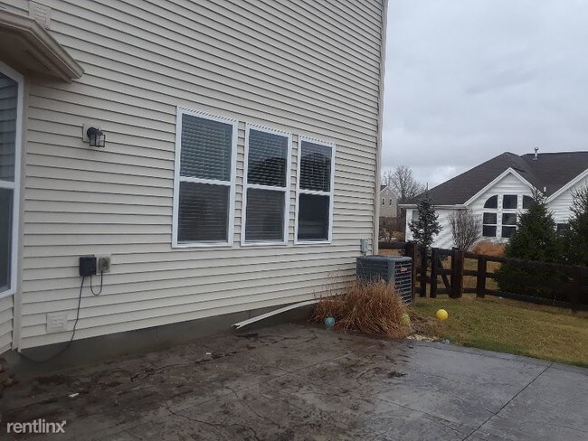 Building Photo - 1334 Autumnview Dr
