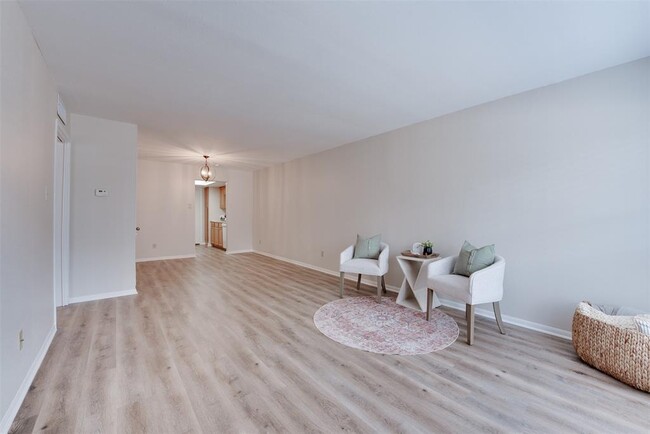 Building Photo - 14333 Memorial Dr